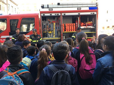 Un momento della visita nella caserma dei vigili del fuoco