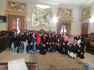 foto di gruppo al Palazzo degli Elefanti